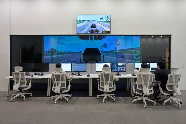 Hyundai-DIL-simulator-operator